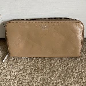 Fossil  Women's Sydney Zip Clutch Wallet Taupe